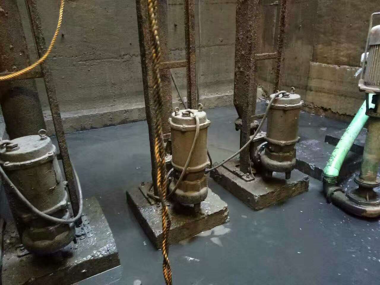 广昌污水池清理