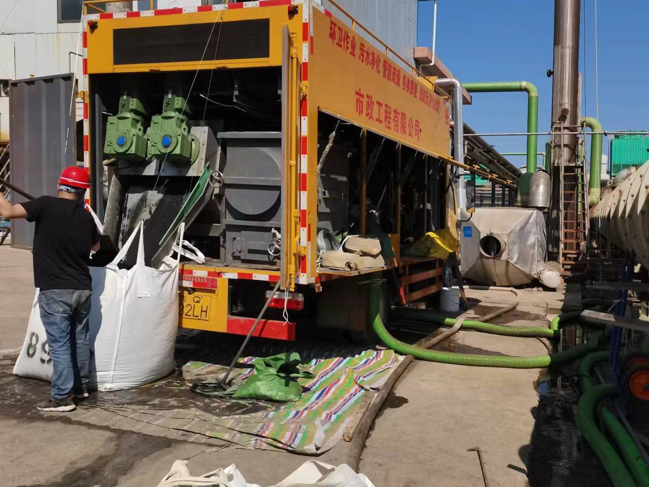 广昌淤泥压干处理